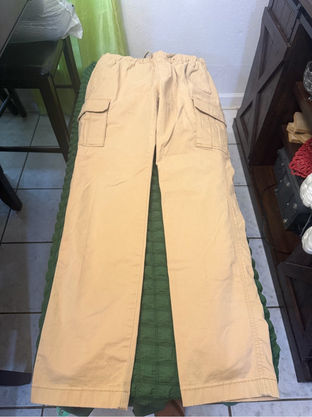 Hollister Men’s Tan Cargo Pants with Utility Pockets